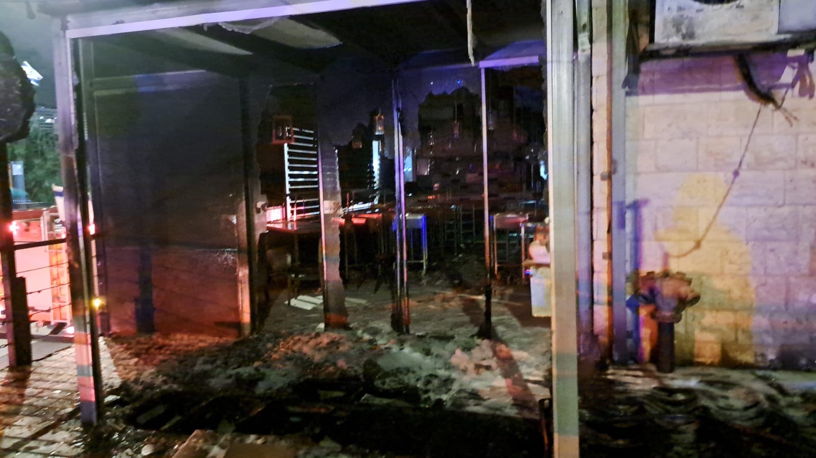 שריפת מסעדה בטירת כרמל (צילום: כבאות והצלה)