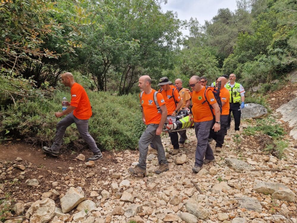 חילוץ מטייל מנחל גלים (צילום: יחידת חילוץ גליל כרמל)