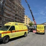 זירת תאונה – פועל נפל באתר בניה ברחוב נרקיסים בטירת כרמל (צילום: מד״א)