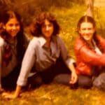 ד"ר קרן אור חן – על הדשא בגיל הנעורים (צילום: אלבום פרטי, משפ' אור-חן)