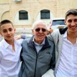 אביה של ד"ר קרן אור חן – עם שני בניה: עומר ואלעד (צילום: אלבום פרטי, משפ' אור-חן)
