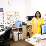 ד"ר קרן אור חן – במזכירות המרכז הקליני האוניברסיטאי הבינתחומי (צילום: רחלי אורבך)