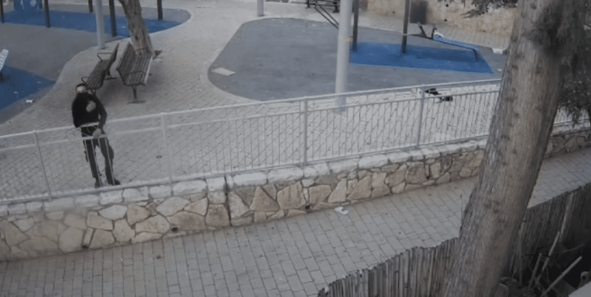 נלחמים בוונדליזם • מאבק בהשחתת ציוד ציבורי (צילום: עיריית חיפה)