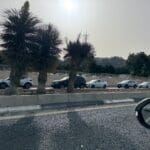 עומס כבד בשדרות ההגנה: אלפים בדרכם לטקס הזיכרון בחיפה (צילום: חי פה בשטח)
