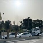 עומס כבד בשדרות ההגנה: אלפים בדרכם לטקס הזיכרון בחיפה (צילום: חי פה בשטח)