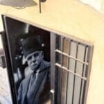 סטפ-אין – דלת הכניסה – חסן שוקרי, "המתינות מנצחת!" (צילום: רחלי אורבך)