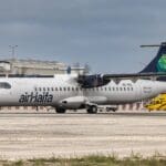 מטוס נוסעים של אייר חיפה Air Haifa בשדה התעופה של חיפה (צילום: אנתוני הרשקו)
