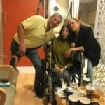 חן שלו – עם הוריה, לפני הכניסה למחלקה בביה"ח הדסה (צילום: אלבום פרטי, משפ' שלו)