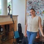 חן שלו – בפינת הצילום ממנה משוגרים תכני המדיה (צילום: רחלי אורבך)