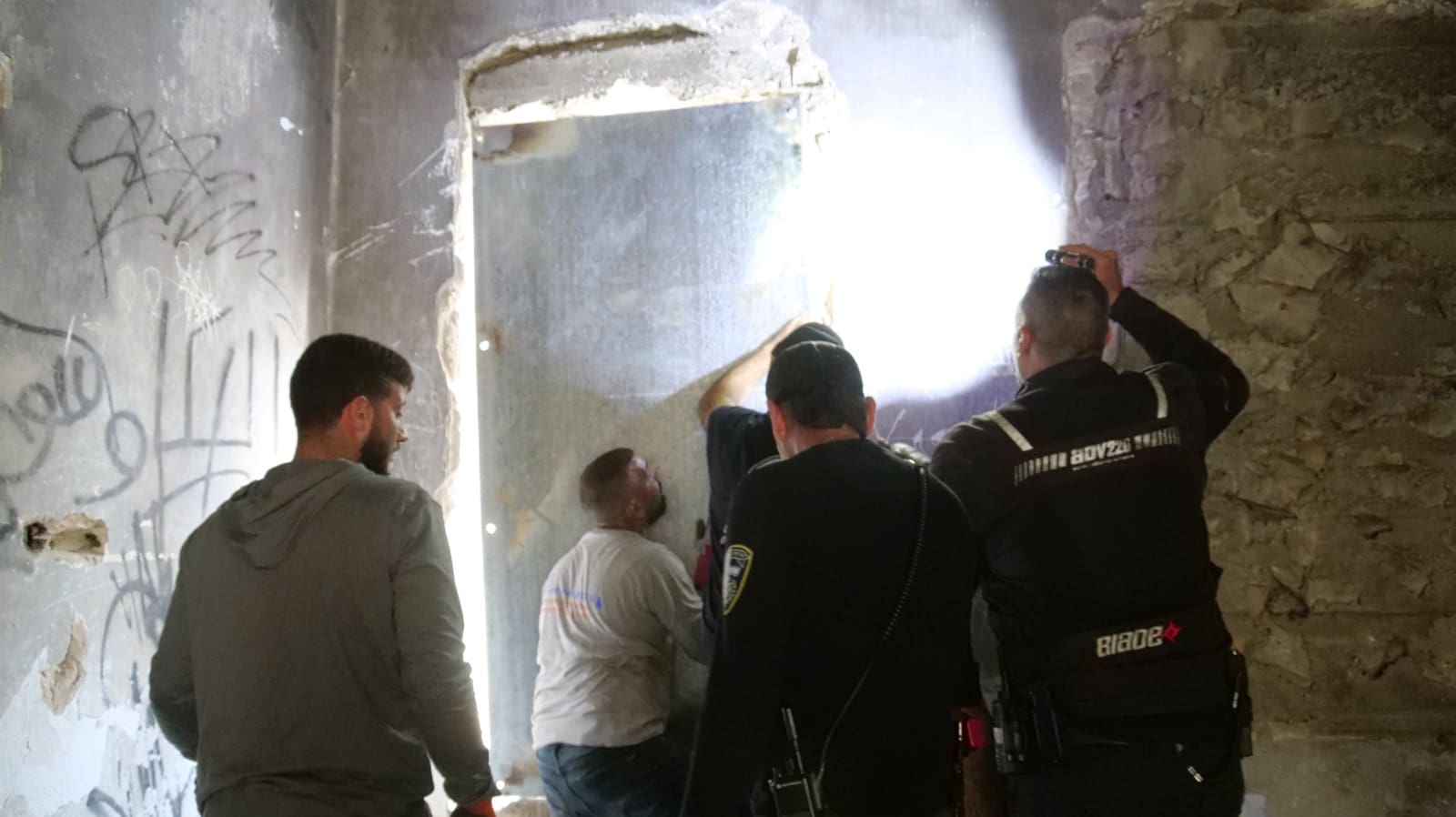 נאבקים בפשיעה בחיפה: אוטמים מבנים בהם מתקיימת פעילות סמים (צילום: עיריית חיפה)