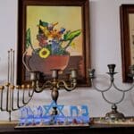 בבית רחל עזריה – פינת היודאיקה (צילום: רחלי אורבך)