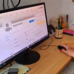 רחל עזריה – שליטה מלאה ברזי המחשב והמדיה (צילום: רחלי אורבך)