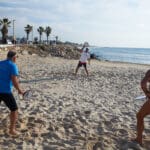 משחק מטקות בחוף הכרמל (צילום :שרון לייבל)