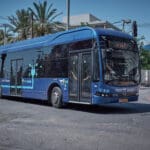 אוטובוס חשמלי של חברת ״דן״ בתל אביב (צילום: שרון לייבל)