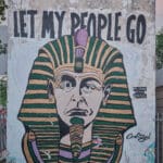 גרפיטי בבית ספר יסודי ״דרויאנוב״ בדרום תל אביב (צילום: שרון לייבל)