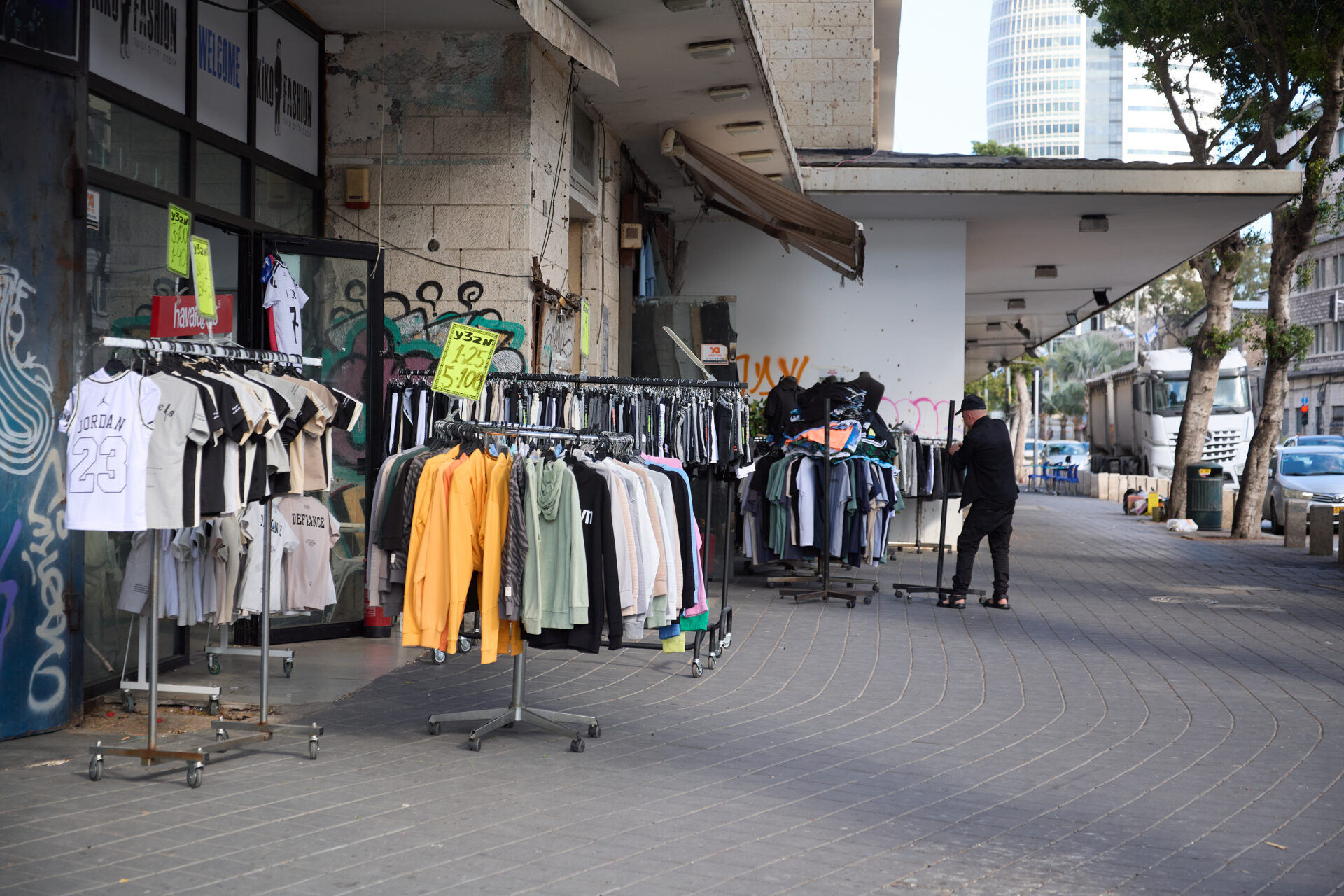 חנויות הימאים ברחוב העצמאות בחיפה (צילום: שרון לייבל)