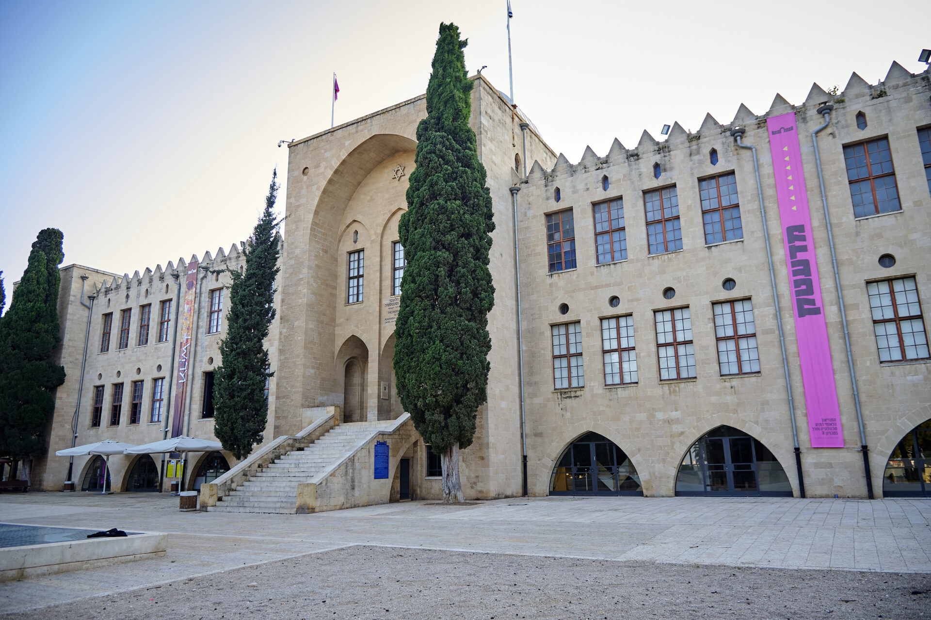 בניין המדעטק (הטכניון הישן) בהדר (צילום: שרון לייבל)