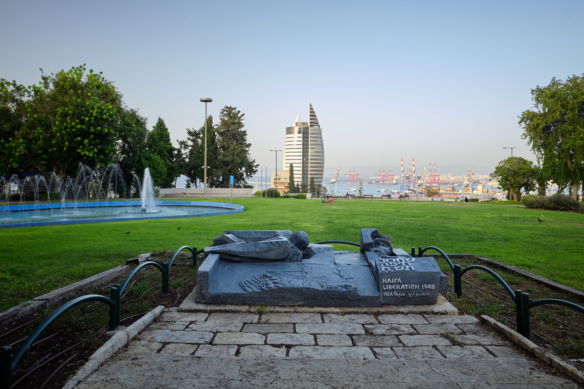 גן הזכרון בהדר (צילום: שרון לייבל)