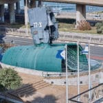 שרידי הצוללת ״דקר״ במוזיאון חיל הים (צילום: שרון לייבל)