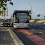 מטרונית של סופרבוס בצומת שפרינצק פארק הכט (צילום: שרון לייבל)