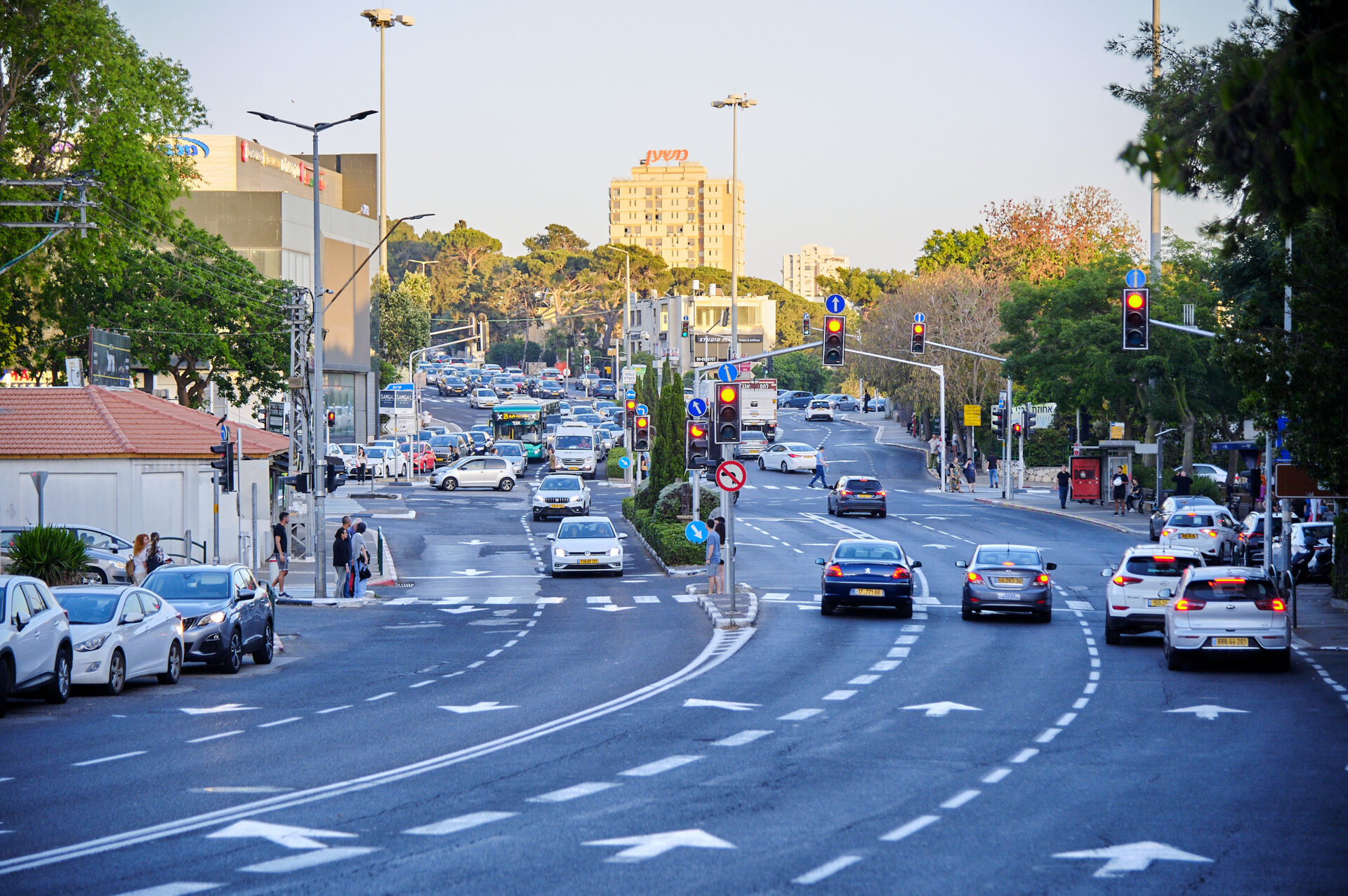 צומת מרכז חורב במבט מכיוון בית חולים ״כרמל״ (צילום: שרון לייבל)