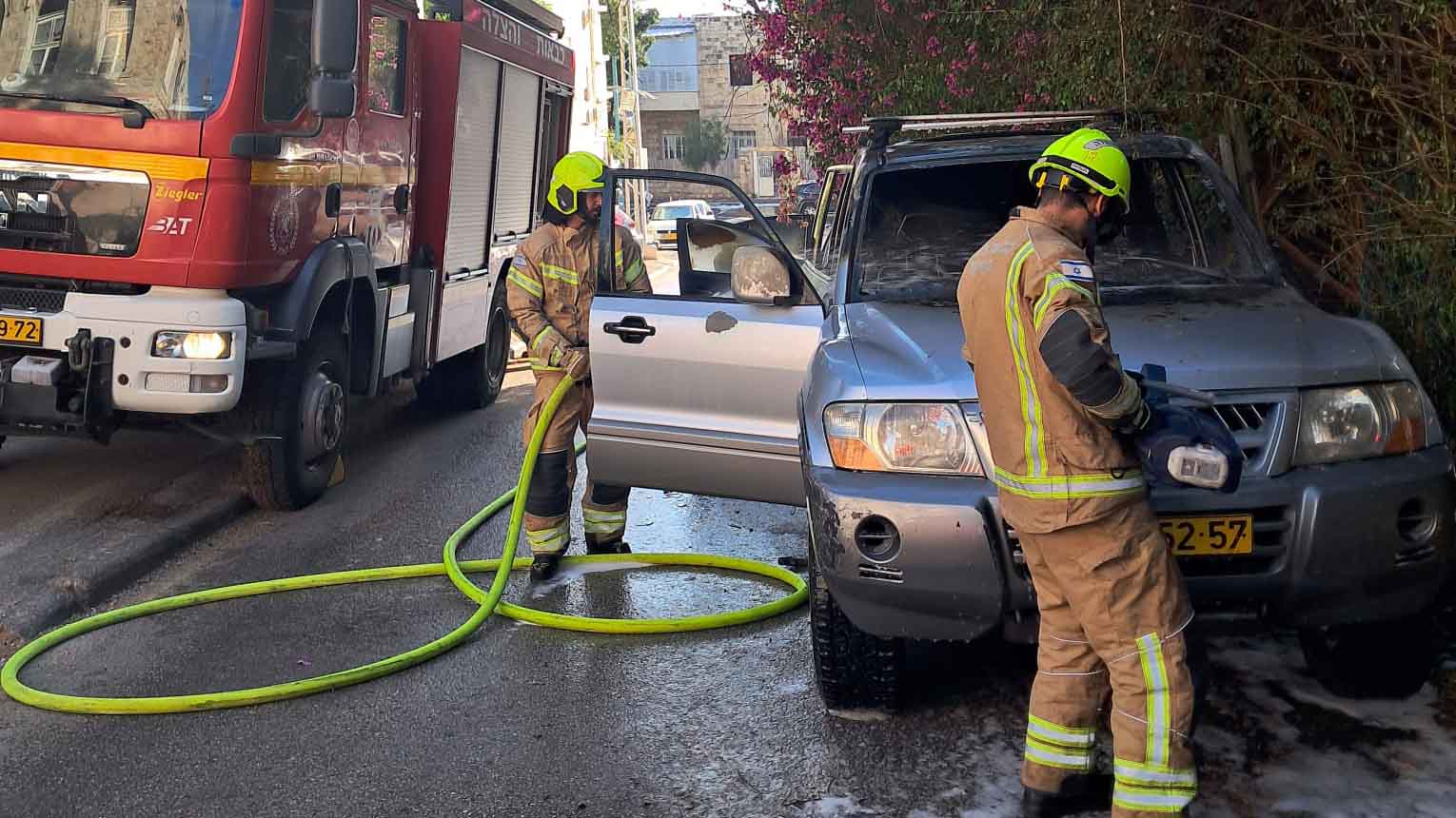 מספר כלי רכב עלו באש בהדר הכרמל בחיפה - יום ו', 30/5/25 (צילום: כבאות והצלה)