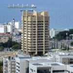 בניין התחנה המרכזית הישנה בצומת דולפין (צילום: שרון לייבל)