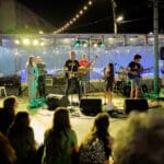 להקה משפחתית חיפאית ברחבת הפסנתר (צילום: שרון לייבל)