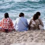 חברות – אילוסטרציה (צילום: שרון לייבל)