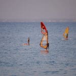 גולשי רוח בחוף בת גלים (צילום: שרון לייבל)