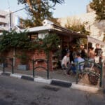 קפה מילהאוס בשדרות בת גלים (צילום: שרון לייבל)