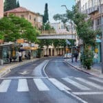 רחוב החלוץ לב הדר ליד קולנוע ״אמפי״ (צילום: שרון לייבל)