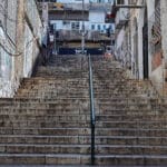 מדרגות ״לב הדר״ מרחוב החלוץ לרחוב הרצל (צילום: שרון לייבל)