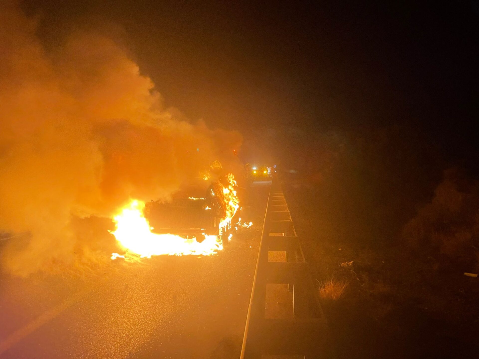 רכב עלה באש בכביש החוף מדרום לחיפה - מוצ