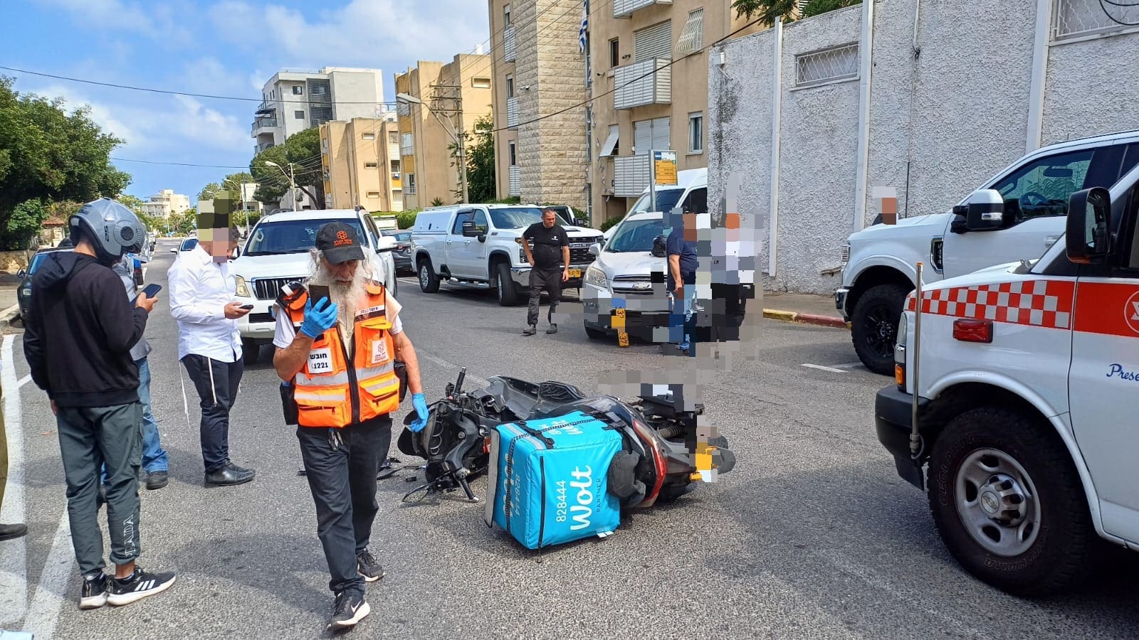 רוכב קטנוע נפצע בינוני בתאונה בחיפה (צילום:נחמן טובול -איחוד הצלה)