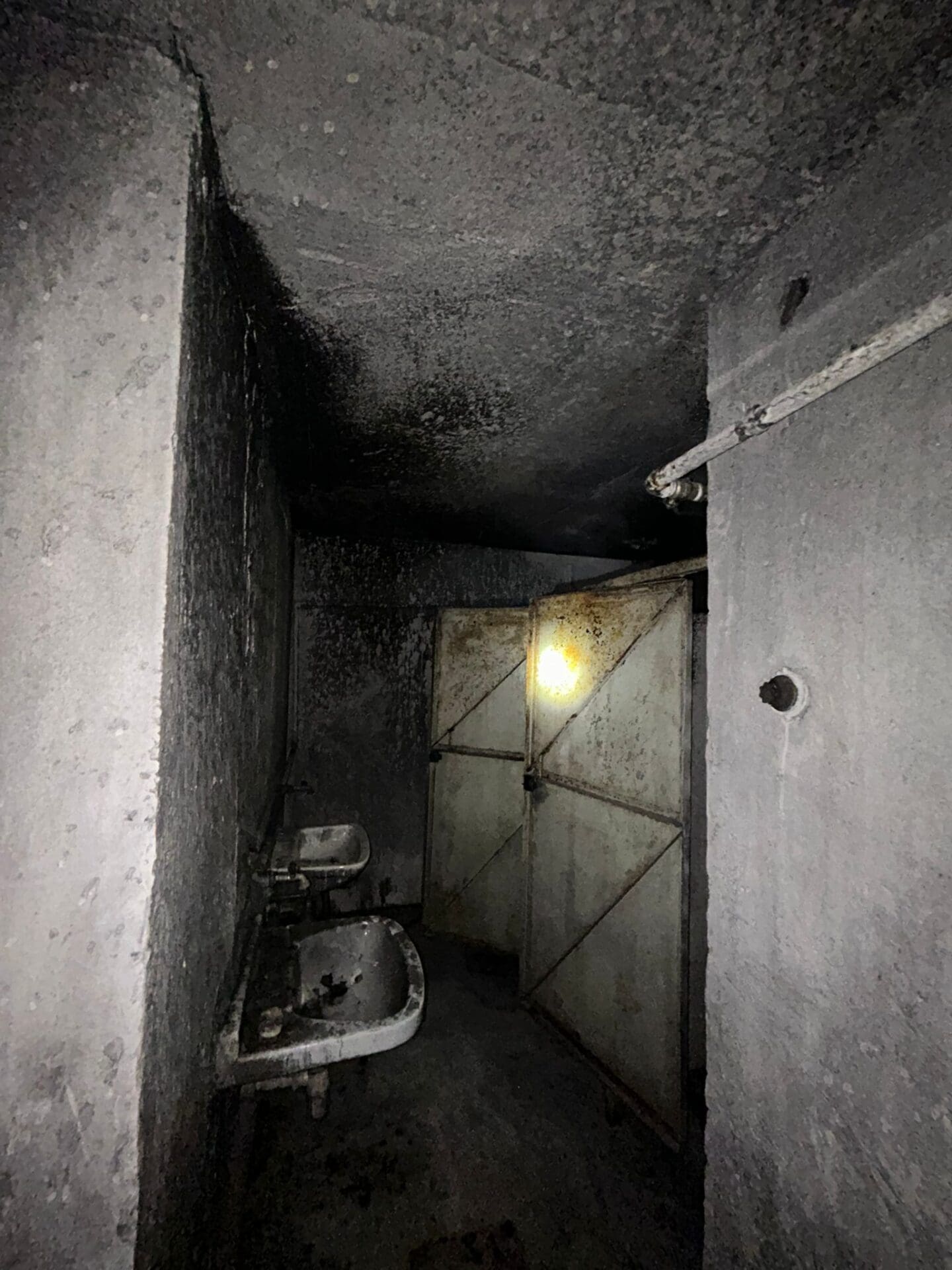 שריפה במקלט (צילום: כבאות והצלה)