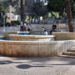 המזרקה בגן בנימין רח׳ נורדאו (צילום: שרון לייבל)