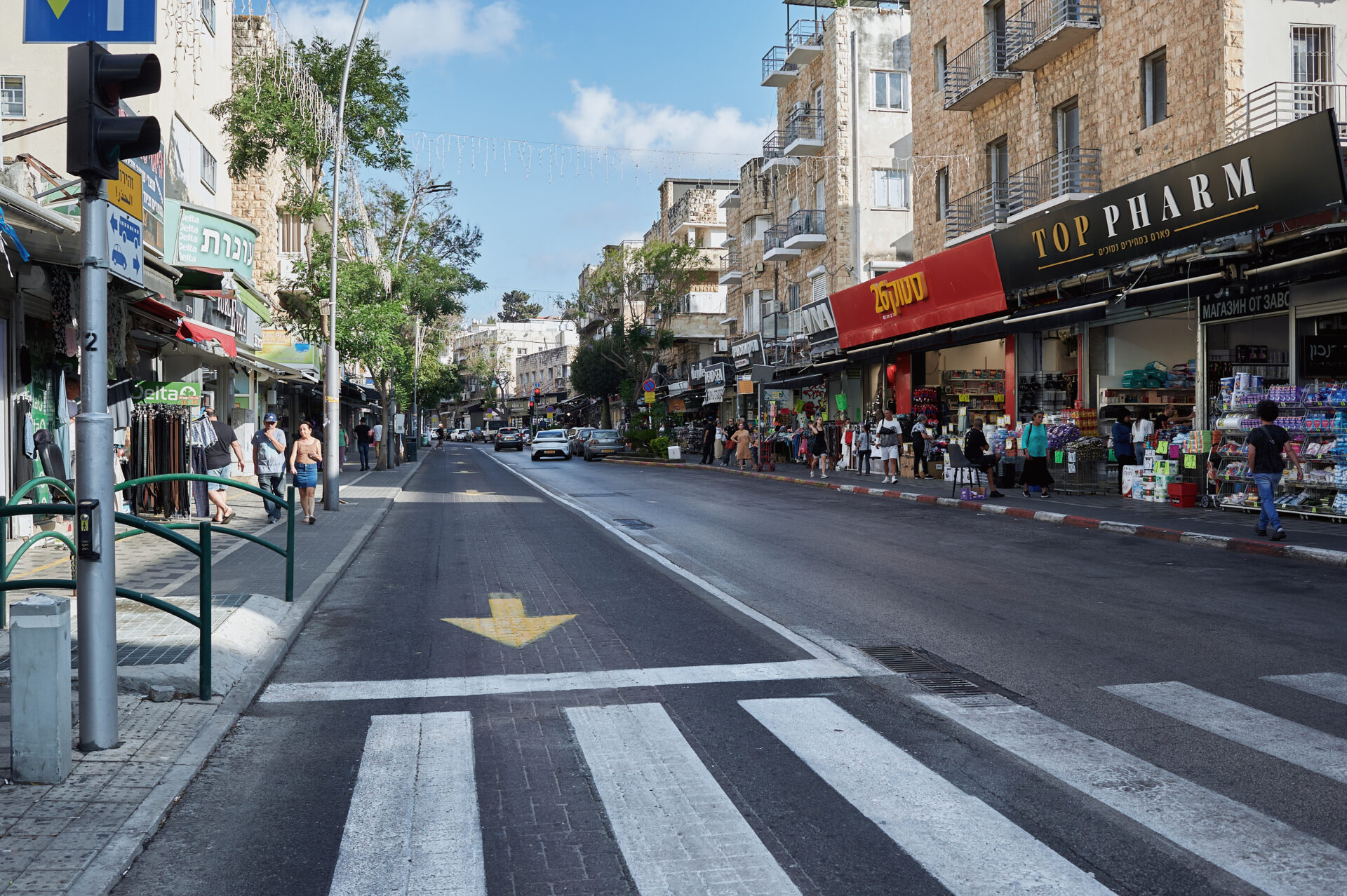 רחוב הרצל וחנויות הסטוק (צילום: שרון לייבל)
