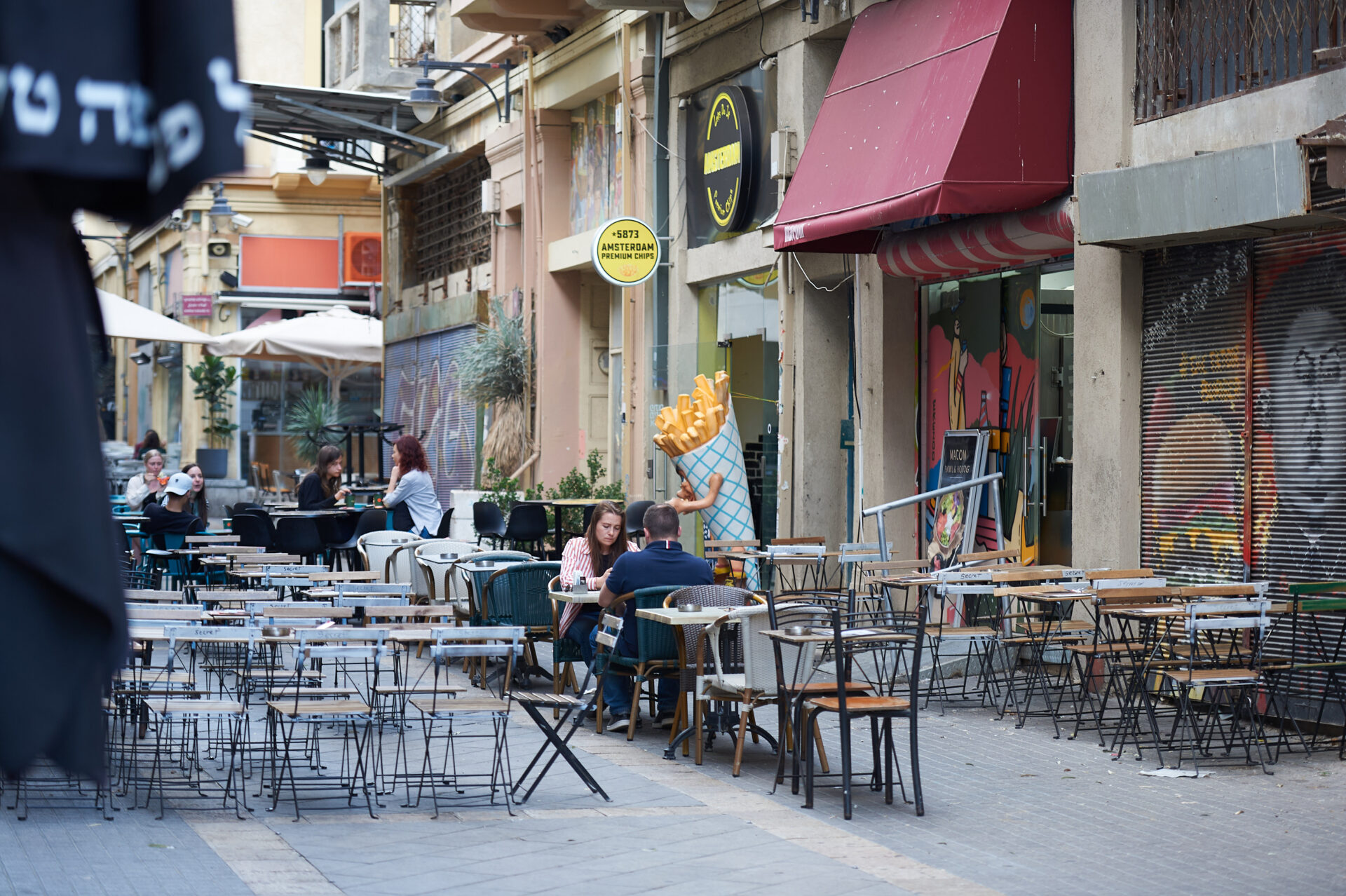 בתי קפה ומסעדות בשוק הטורקי בעיר התחתית (צילום: שרון לייבל)