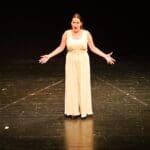תיכון "רעות לאמנויות", ערב מחזמר – שירה: הילה גור (צילום: רחלי אורבך)