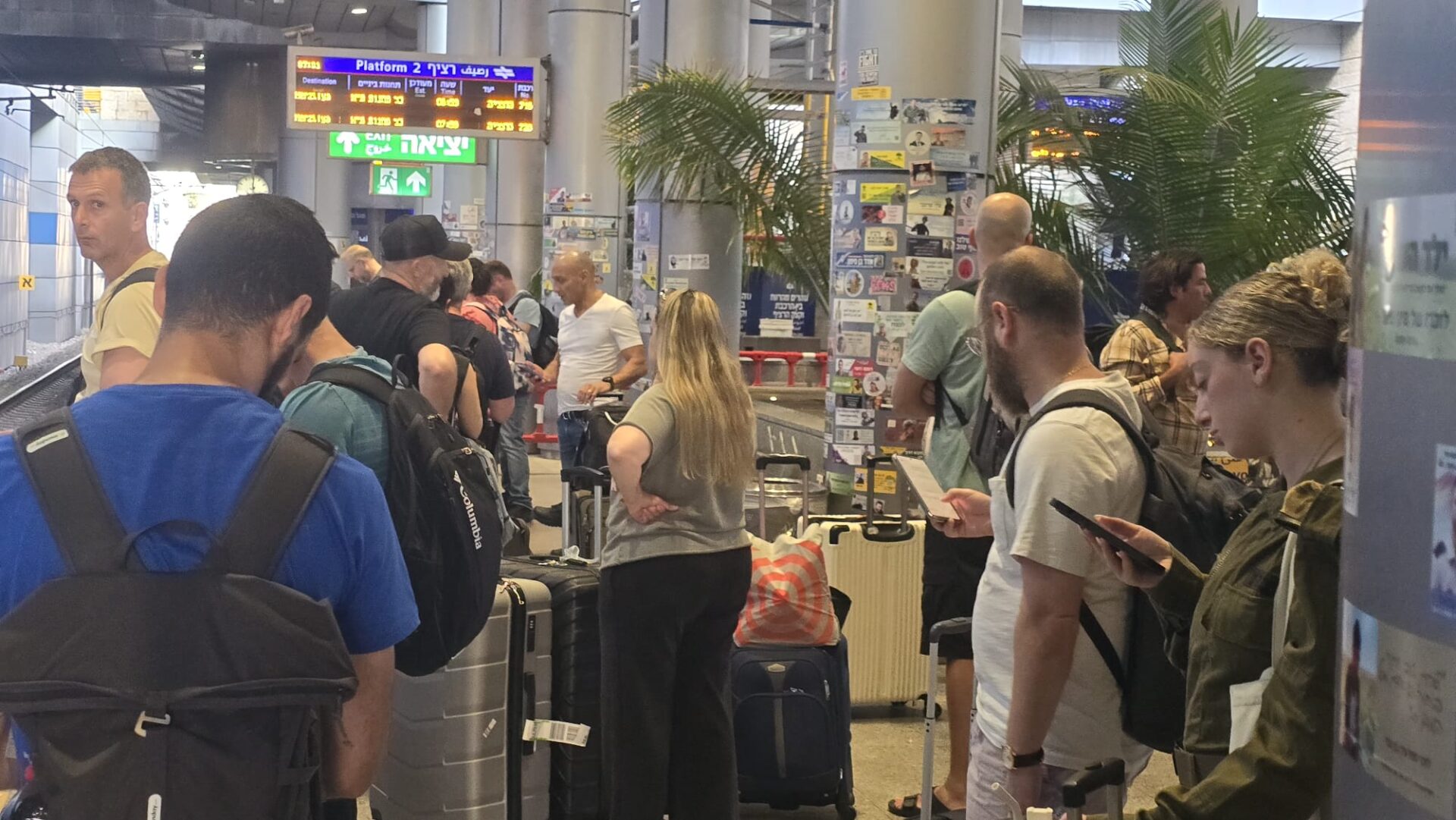 השבים בטיסת החילוץ ברוכים הבאים! (צילום: רכבת ישראל)
