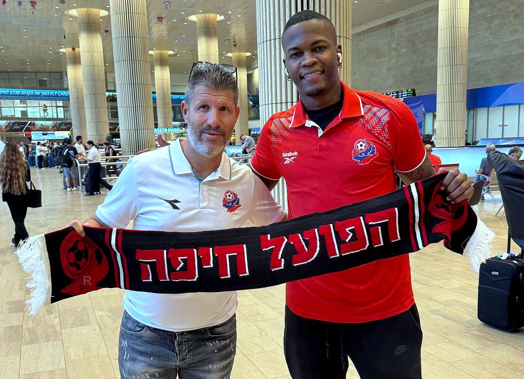הקולומביאני לארי אנגולו עם סמנכ