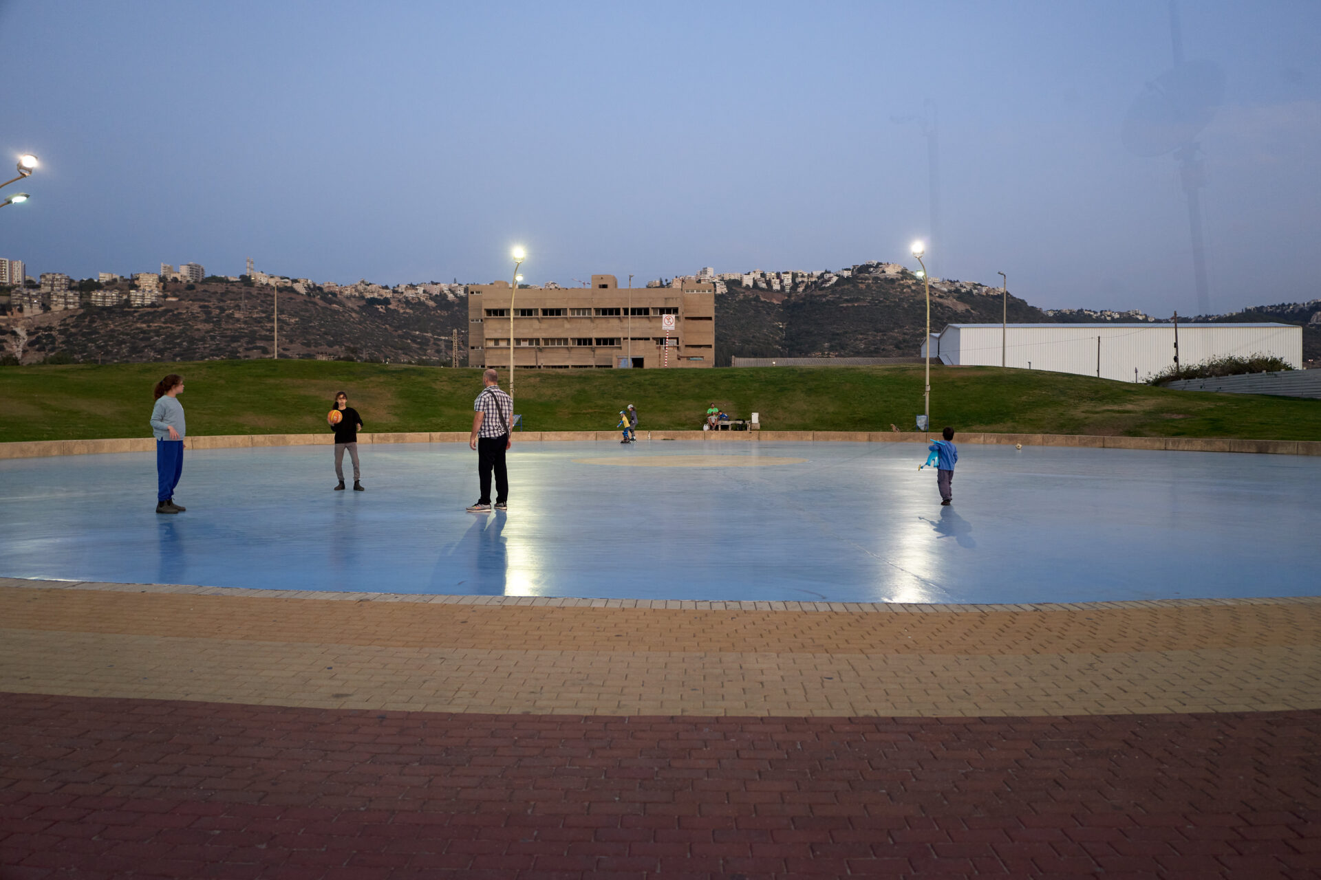 רחבת המחוללים בחוף זמיר (צילום: שרון לייבל)