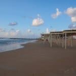 חוף דדו ריק מאדם (צילום: שרון לייבל)