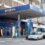 תחנת דלק ״דיזול״ בהדר (צילום: שרון לייבל)