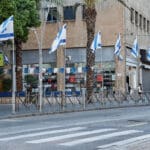 הדר_דגלי ישראל בבית הקרנות בהדר (צילום: שרון לייבל)