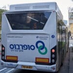 אוטובוס של סופרבוס בהדר (צילום: שרון לייבל)