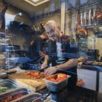מעדניית ״אבו שקארה״ ברחוב ח׳ורי (צילום: שרון לייבל)