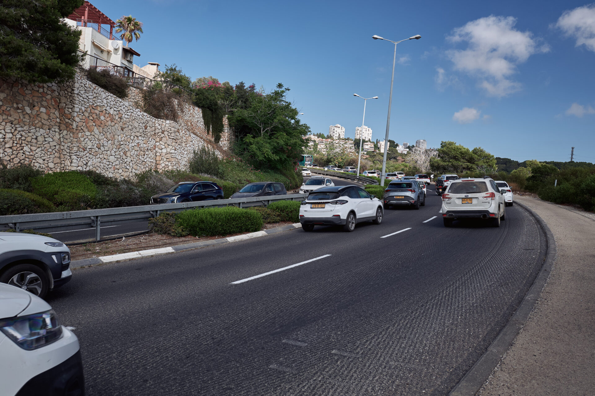 פקקים במעלה דרך פרויד (צילום: שרון לייבל)
