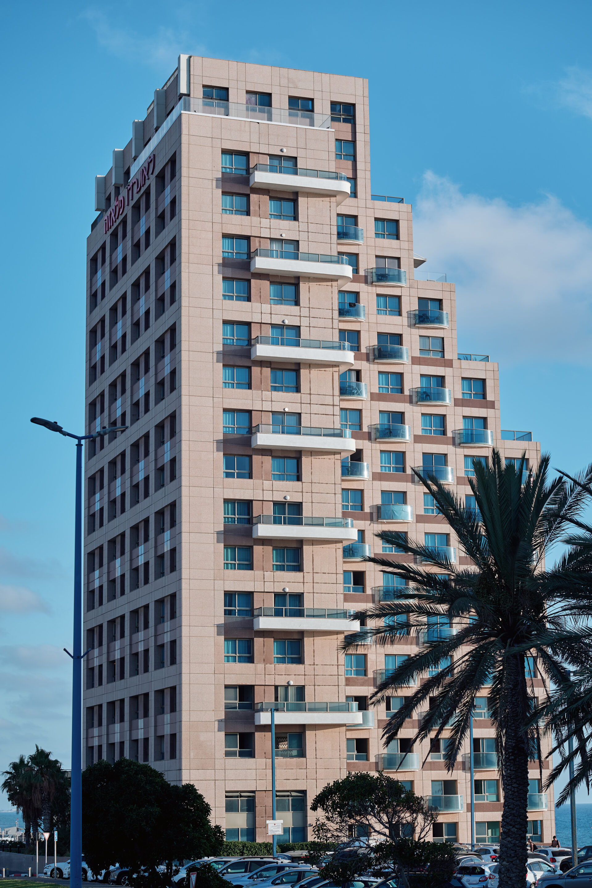 מלון לאונרדו פלאזה חוף הכרמל (צילום: שרון לייבל)